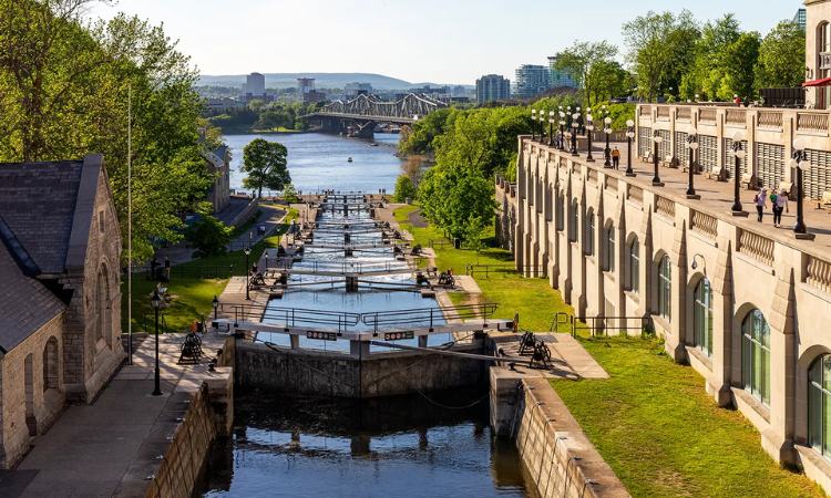 Best Rivers for Kayaking - Top Destinations for Paddlers in 2024