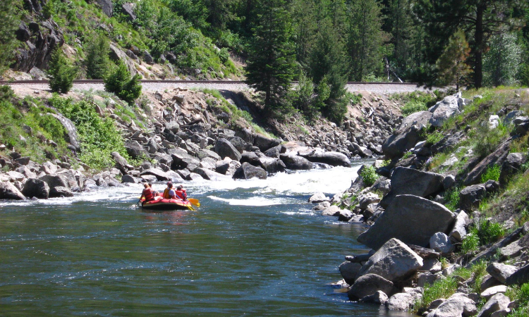 Best Rivers for Kayaking - Top Destinations for Paddlers in 2024